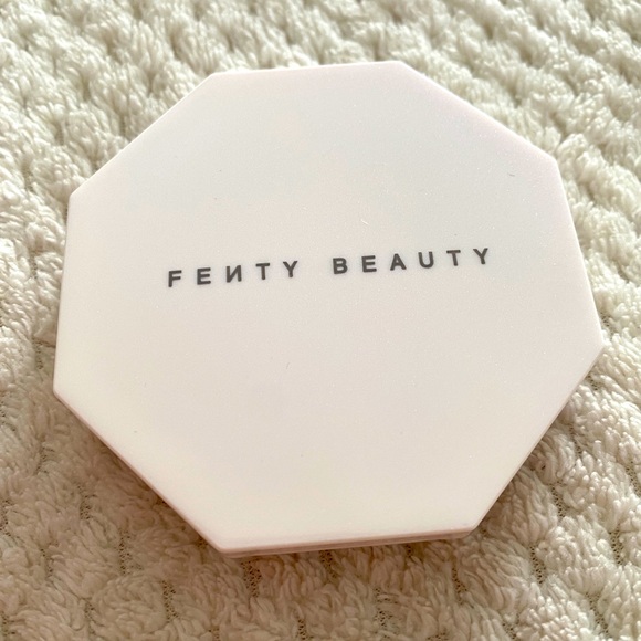 Fenty Beauty Killawatt Freestyle Highlighter: Mean Money/Hu$tla Baby - Picture 2 of 5